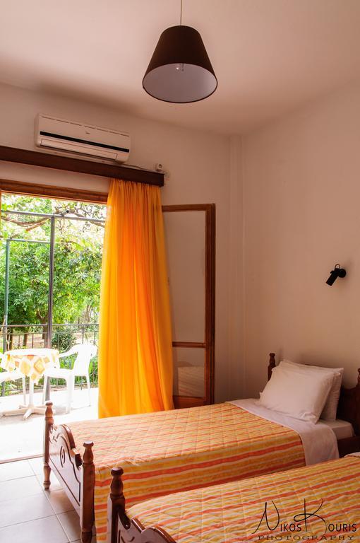 Drivas Apartments Platanias  Rum bild